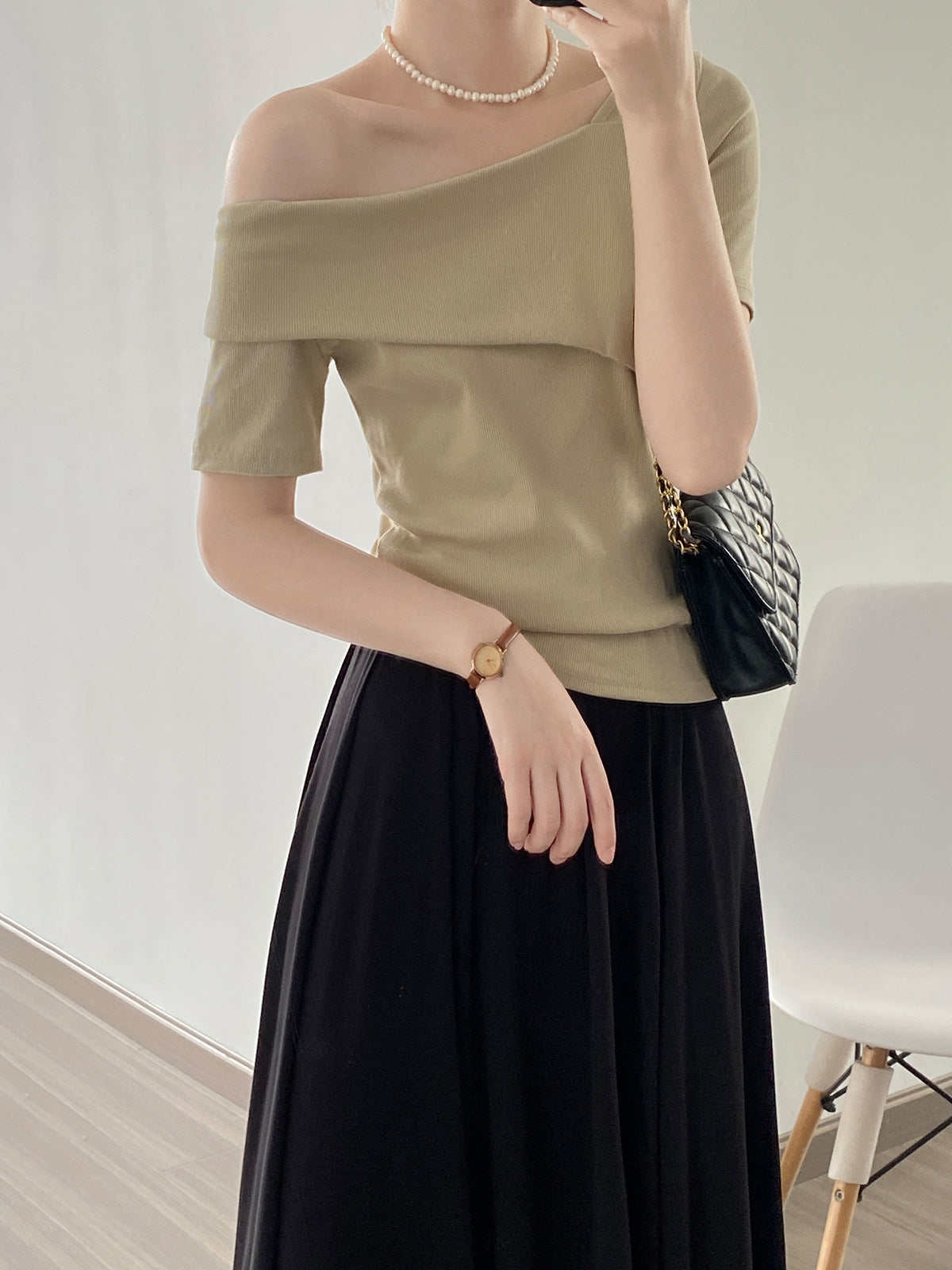 Asymmetric Off-The-Shoulder Fitted Stretch Top