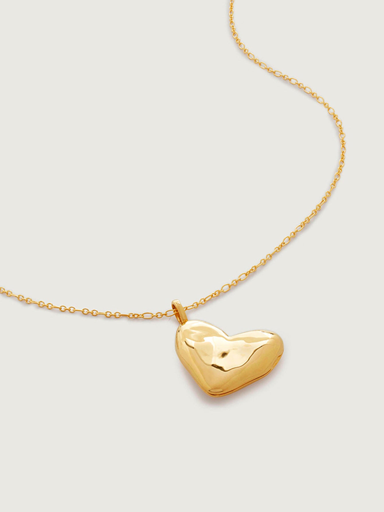 Lockable Heart Pendant - Elegant and Chic Necklace with Openable Locket for Your Beloved Pictures